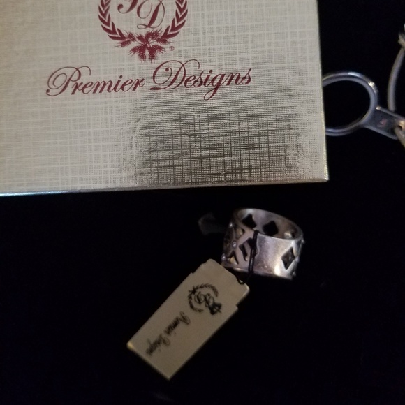 Ring - Picture 2 of 5